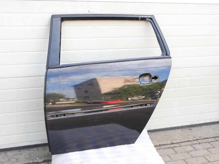 Opel Vectra C universālis aizmugurējās kreisās durvis melnas 93177999