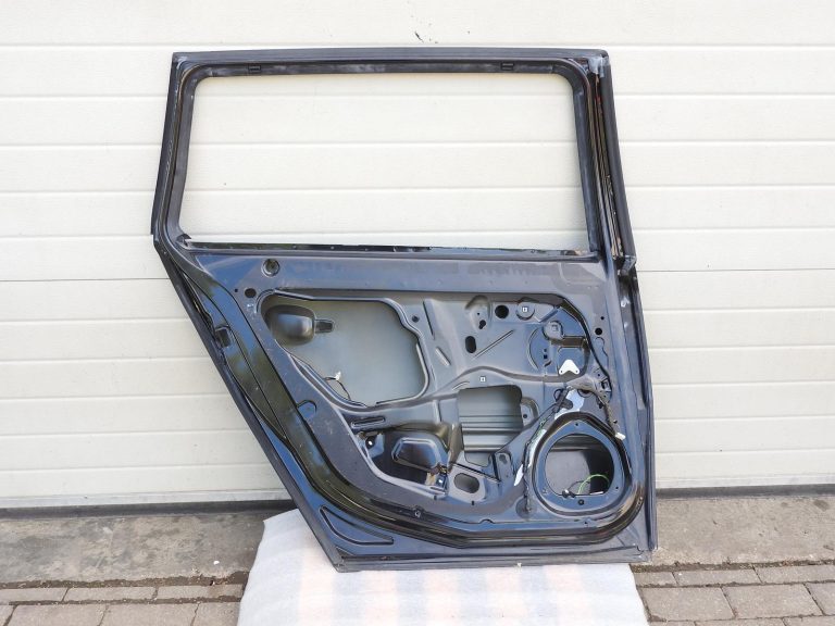 Opel Vectra C universālis aizmugurējās kreisās durvis melnas 93177999