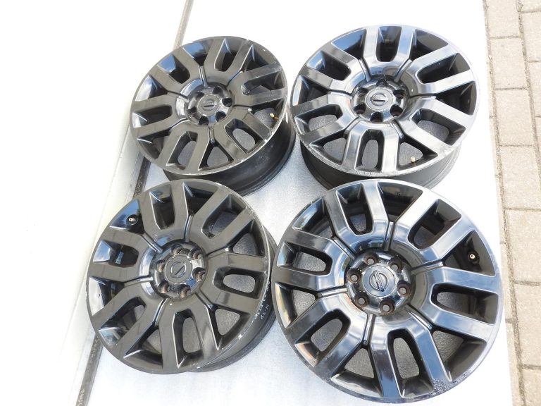 4x oriģināli Nissan Navara D40 Pathfinder R51 vieglmetāla diski R18 7J ET30 403005X60A
