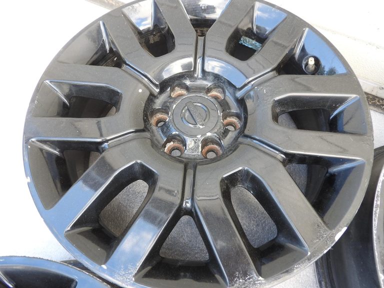 4x oriģināli Nissan Navara D40 Pathfinder R51 vieglmetāla diski R18 7J ET30 403005X60A