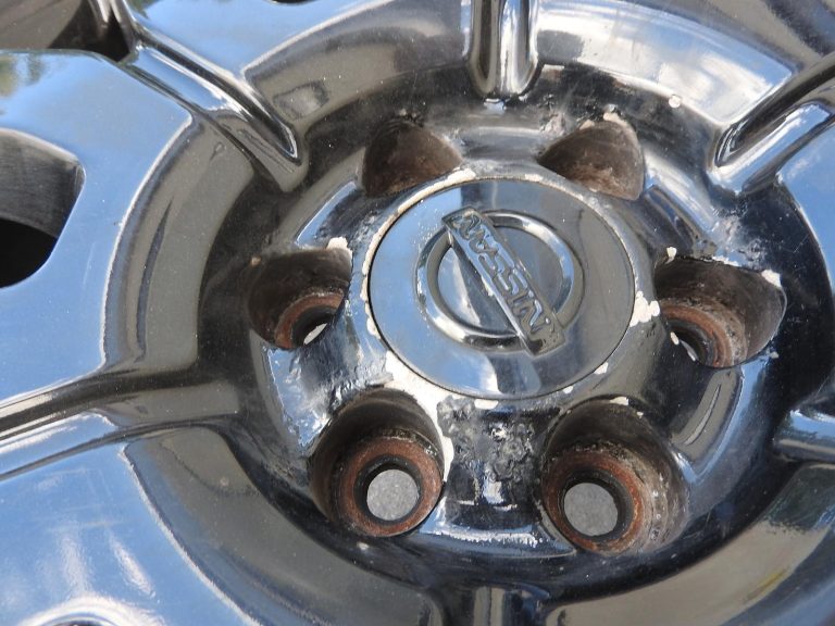 4x oriģināli Nissan Navara D40 Pathfinder R51 vieglmetāla diski R18 7J ET30 403005X60A