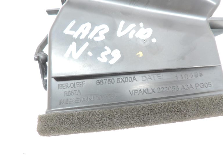 Nissan Navara II D40 centrālā konsole, gaisa padeves sprausla labajā pusē pa vidu 687505X00A