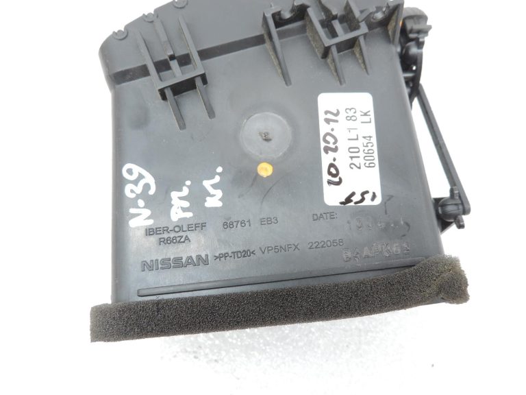 Nissan Navara II D40 paneļa gaisa pūtējs pa kreisi 687615X15A