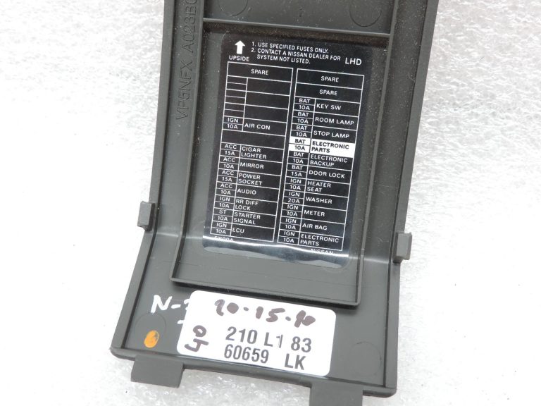 „Nissan Navara II D40“ drošinātāju kārbas vāciņš 68964EB301