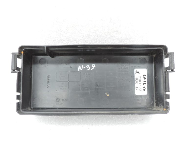 „Nissan Navara II D40“ releju kārbas vāciņš 243825X25A