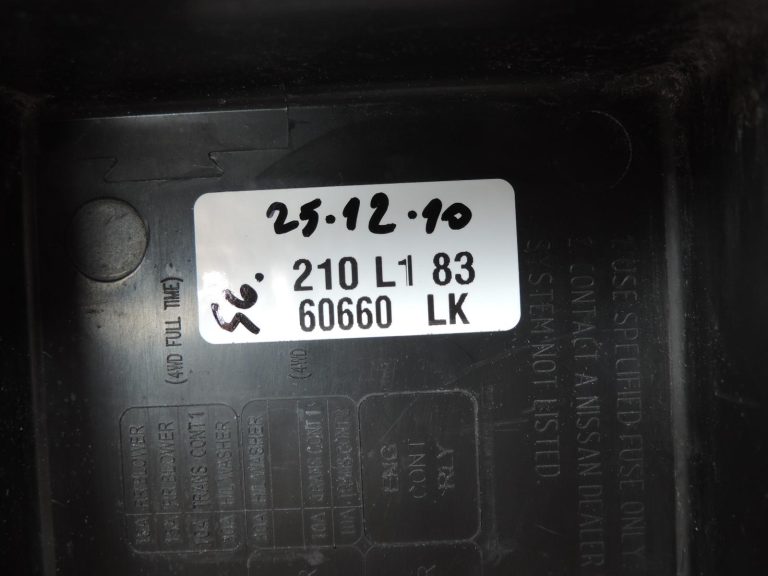 „Nissan Navara II D40“ releju kārbas vāciņš 243825X25A