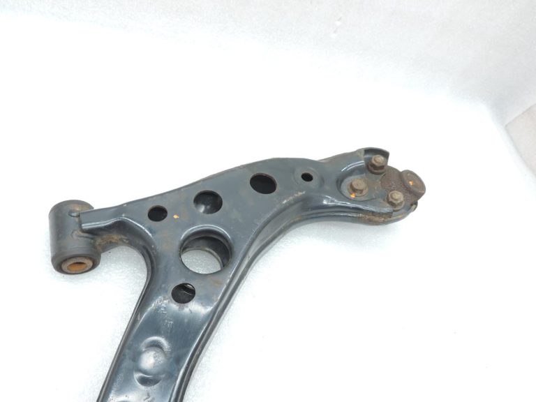 OE Toyota Corolla E21 priekšējais kreisais šķērssviras kronšteins 4806902330