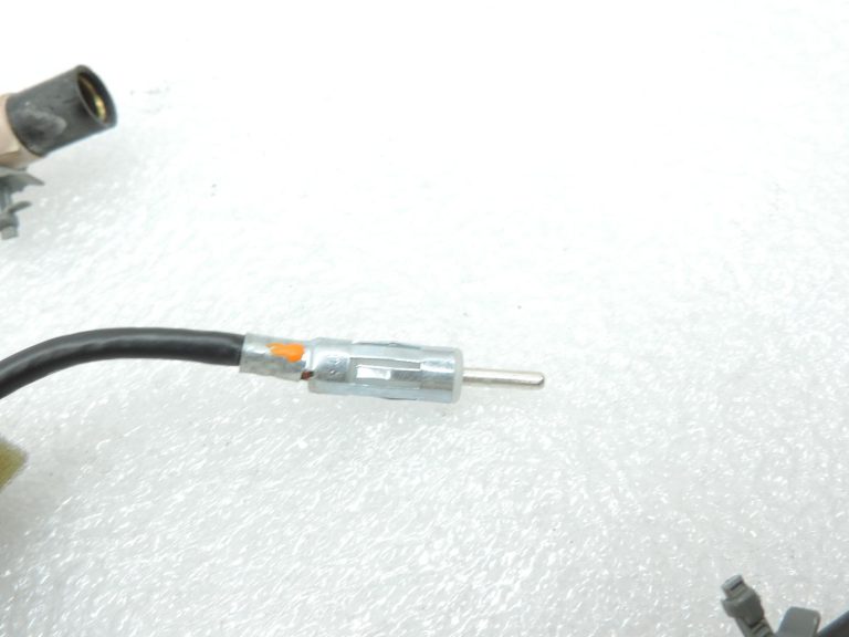 Nissan Navara II D40 jumta antena, antenas vadu komplekts 28243EB41A