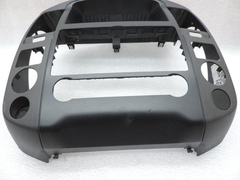 Nissan Navara II D40 centrālās konsoles pārsega apdare – BOJĀTA 682605X01B