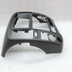 Nissan Navara II D40 centrālās konsoles pārsega apdare – BOJĀTA 682605X01B