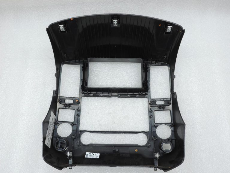 Nissan Navara II D40 centrālās konsoles pārsega apdare – BOJĀTA 682605X01B