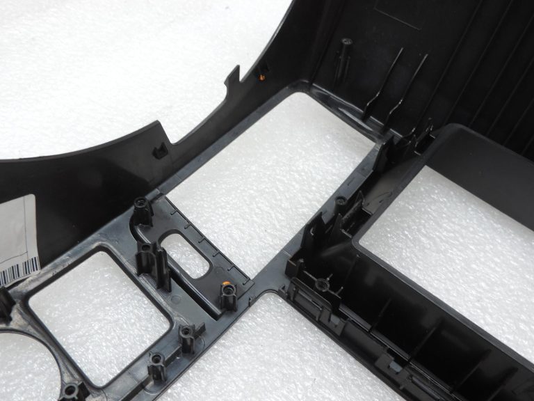 Nissan Navara II D40 centrālās konsoles pārsega apdare – BOJĀTA 682605X01B