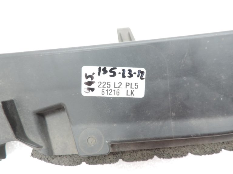 OE Toyota Corolla E21 priekšējā apakšējā bufera kronšteins 5261802180