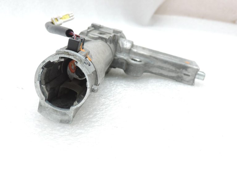 OEM Nissan Navara II D40 stūres bloķētājs D87004X025