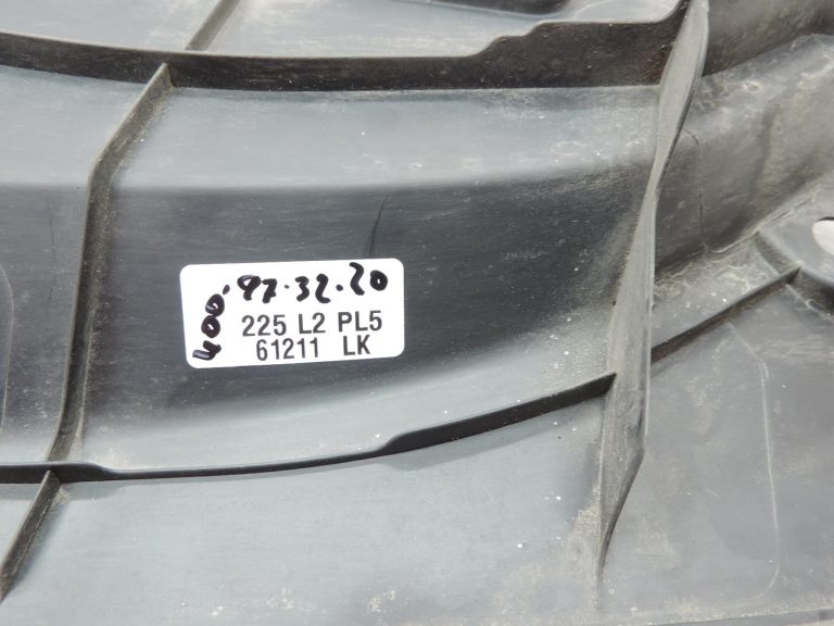 OE Toyota Corolla E21 1,2i 8NRFTS radiatora apdare (augšējā daļa) 5328902060