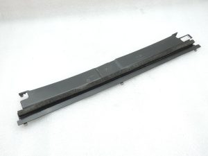 OE Toyota Corolla E21 1,2i 8NRFTS radiatora apdare (augšējā daļa) 165940Y070