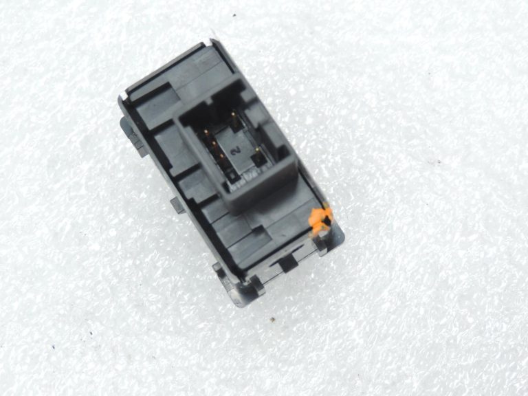 OEM Nissan Navara II D40 ZV slēdzis centrālajai atslēgšanai 252105X00A