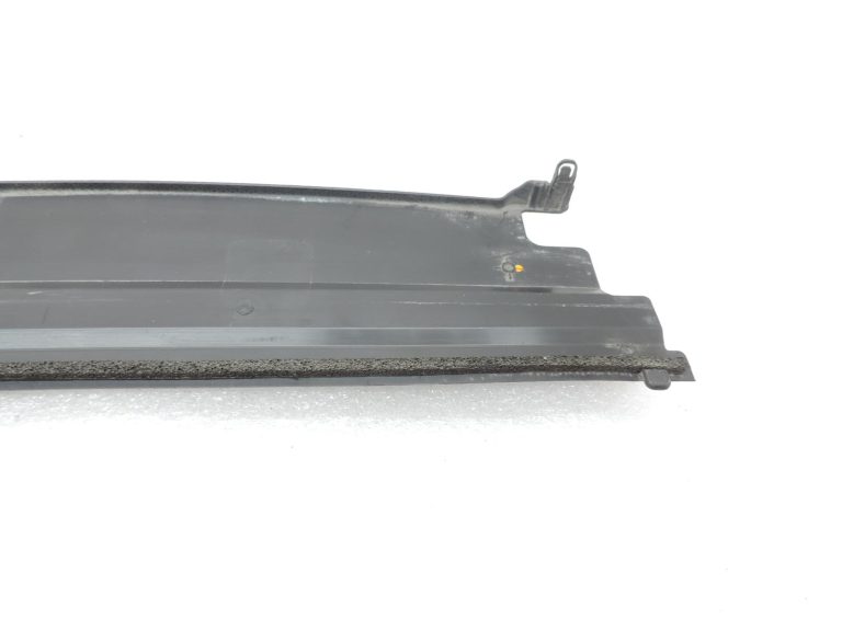 OE Toyota Corolla E21 1,2i 8NRFTS radiatora apdare (augšējā daļa) 165940Y070