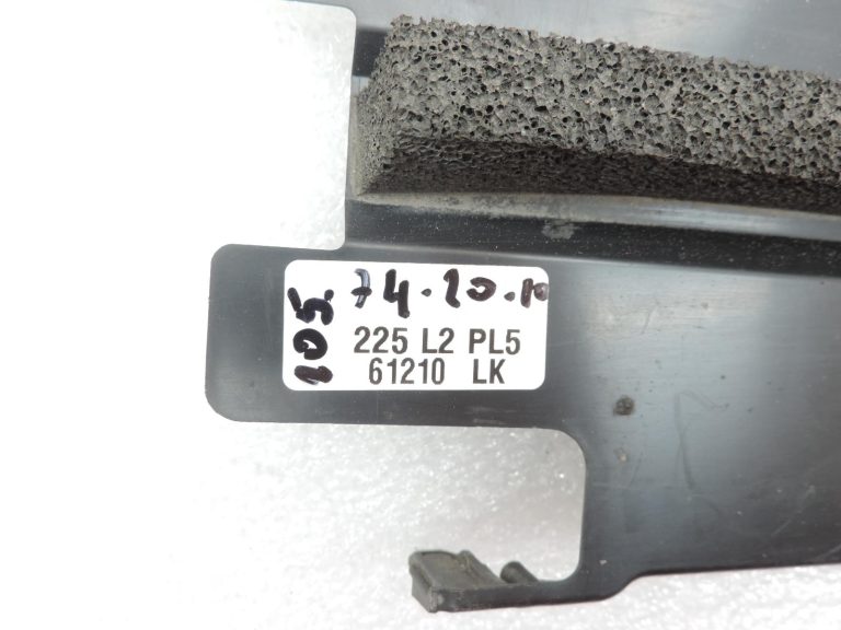 OE Toyota Corolla E21 1,2i 8NRFTS radiatora apdare (augšējā daļa) 165940Y070