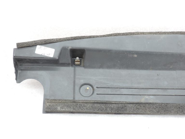OE Toyota Corolla E21 1,2i 8NRFTS radiatora apakšējā apdare 165920T110
