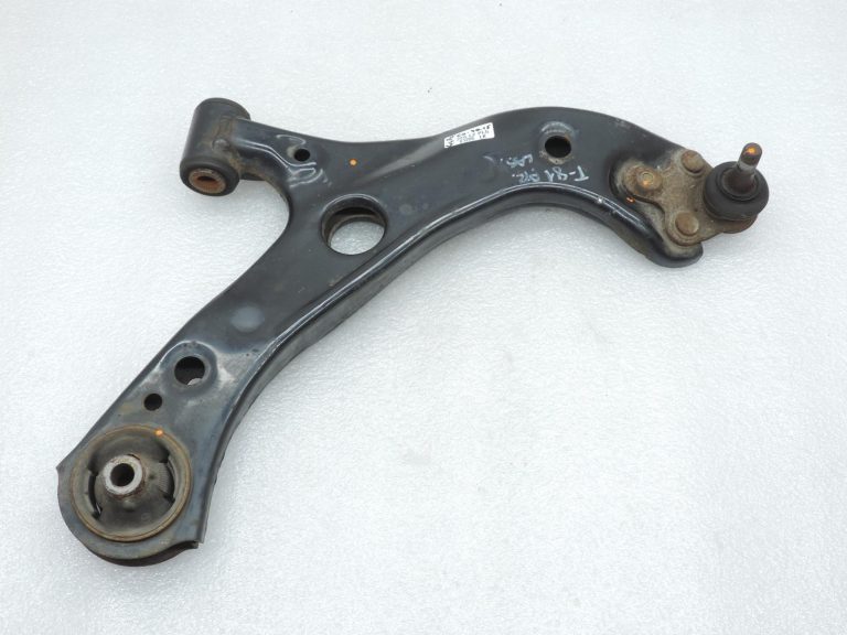 OE Toyota Corolla E21 priekšējais labais šķērssviras kronšteins 4806802330