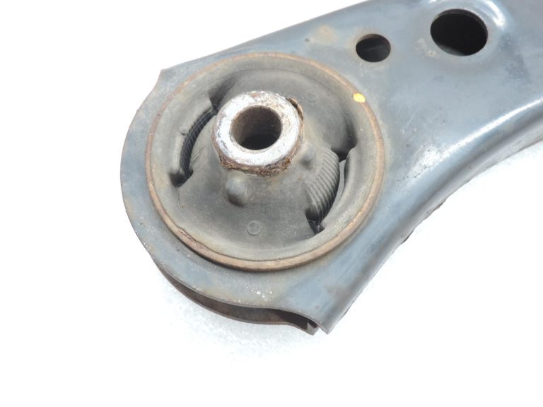 OE Toyota Corolla E21 priekšējais labais šķērssviras kronšteins 4806802330