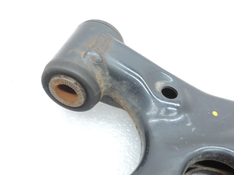 OE Toyota Corolla E21 priekšējais labais šķērssviras kronšteins 4806802330