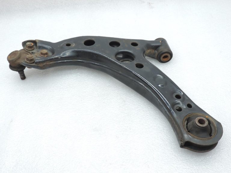 OE Toyota Corolla E21 priekšējais labais šķērssviras kronšteins 4806802330