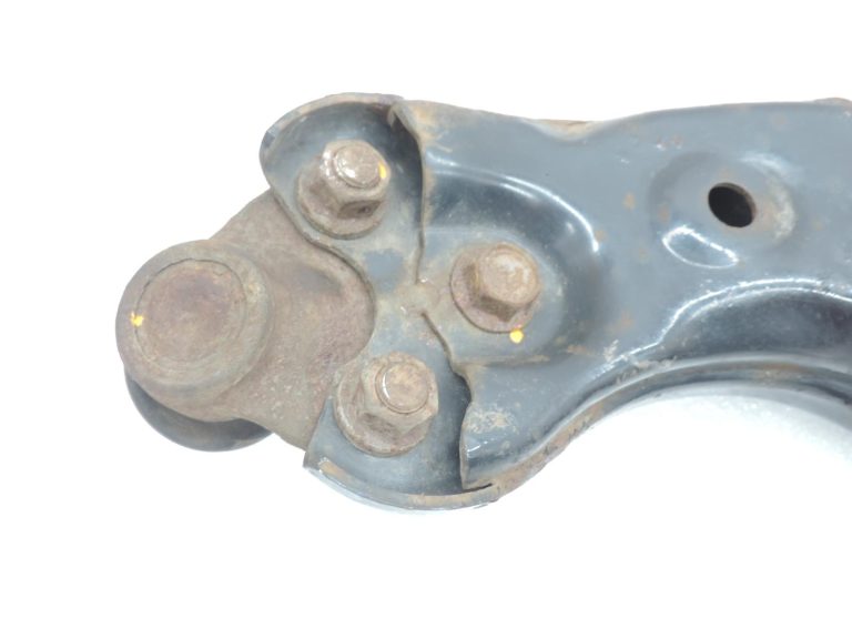 OE Toyota Corolla E21 priekšējais labais šķērssviras kronšteins 4806802330
