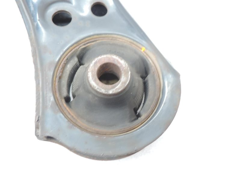 OE Toyota Corolla E21 priekšējais labais šķērssviras kronšteins 4806802330