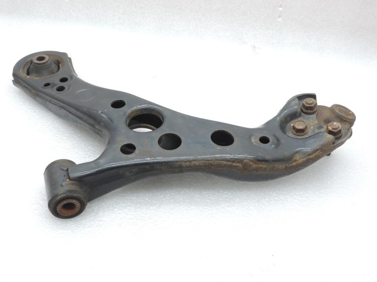 OE Toyota Corolla E21 priekšējais labais šķērssviras kronšteins 4806802330