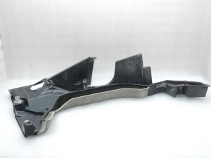 OE Toyota Corolla E21 aizmugurējā labā puses apakšdaļas aizsardzība 5762702160