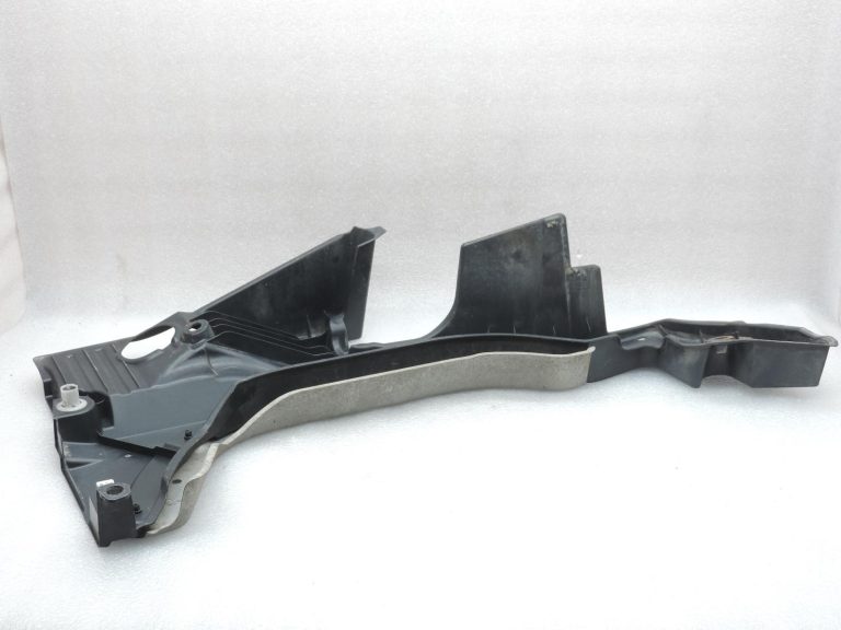 OE Toyota Corolla E21 aizmugurējā labā puses apakšdaļas aizsardzība 5762702160
