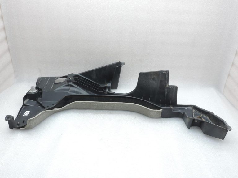 OE Toyota Corolla E21 aizmugurējā labā puses apakšdaļas aizsardzība 5762702160