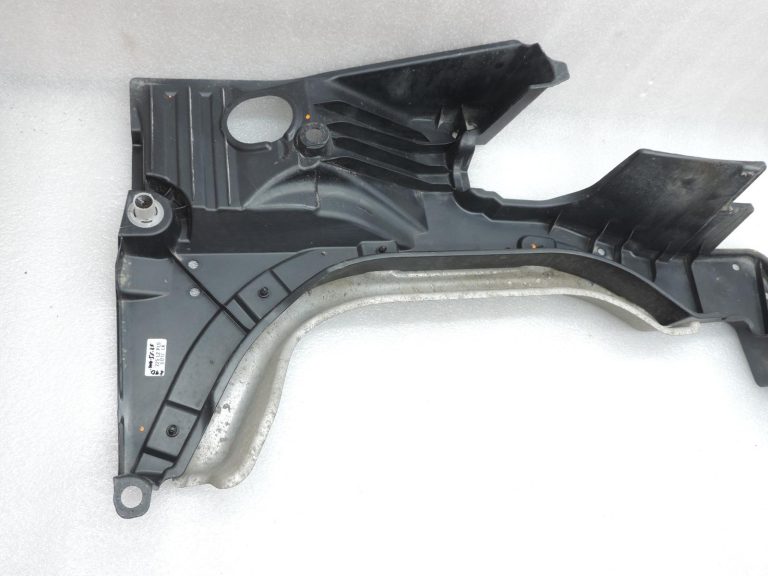 OE Toyota Corolla E21 aizmugurējā labā puses apakšdaļas aizsardzība 5762702160
