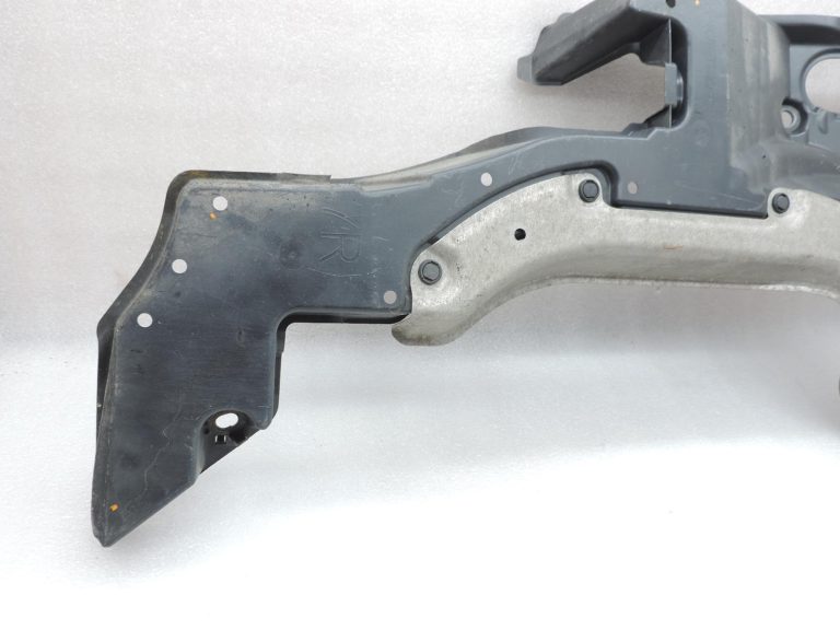 OE Toyota Corolla E21 aizmugurējā labā puses apakšdaļas aizsardzība 5762702160
