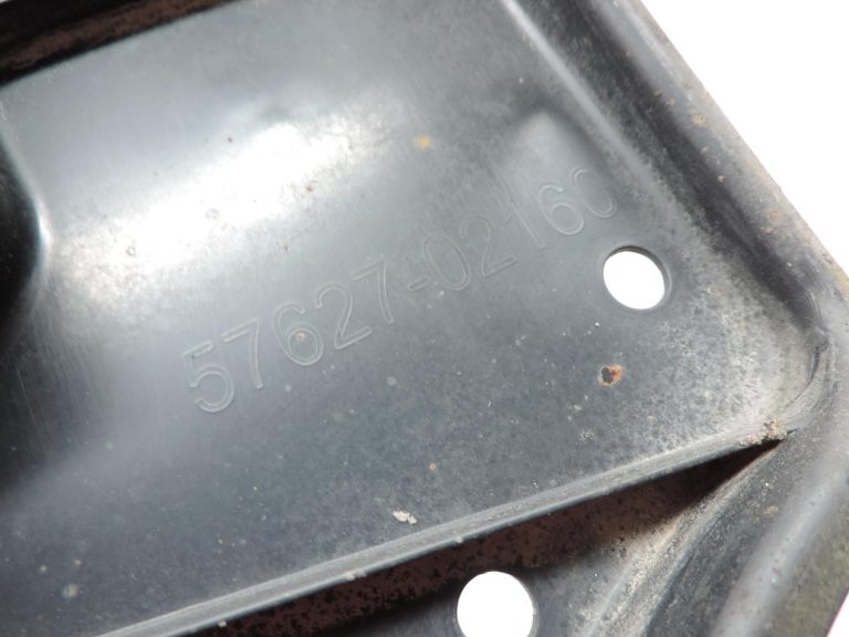 OE Toyota Corolla E21 aizmugurējā labā puses apakšdaļas aizsardzība 5762702160
