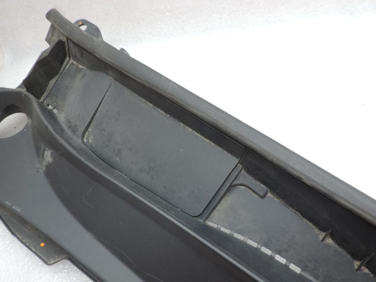 OE Toyota Corolla E21 priekšējā vējstikla apdare 5570802A20