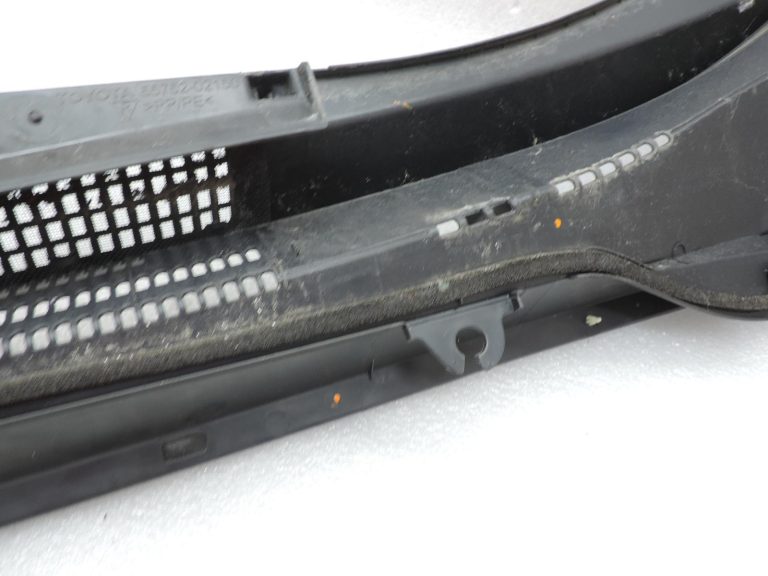 OE Toyota Corolla E21 priekšējā vējstikla apdare 5570802A20