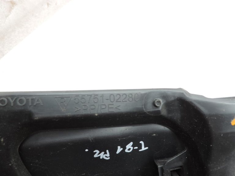 OE Toyota Corolla E21 priekšējā vējstikla apdare 5570802A20