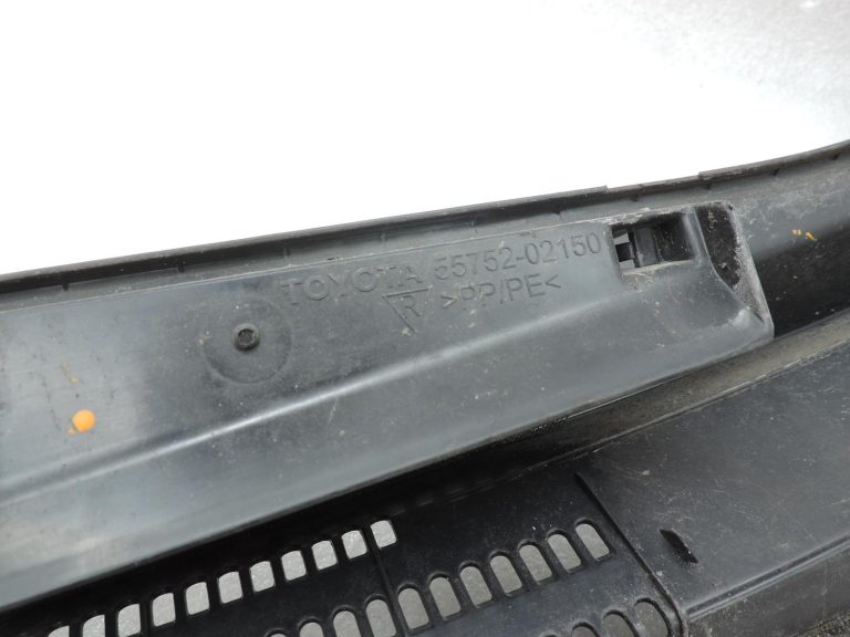 OE Toyota Corolla E21 priekšējā vējstikla apdare 5570802A20