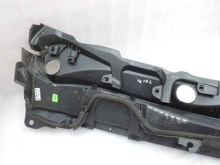 OE Toyota Corolla E21 priekšējā vējstikla apdare 5570802A20