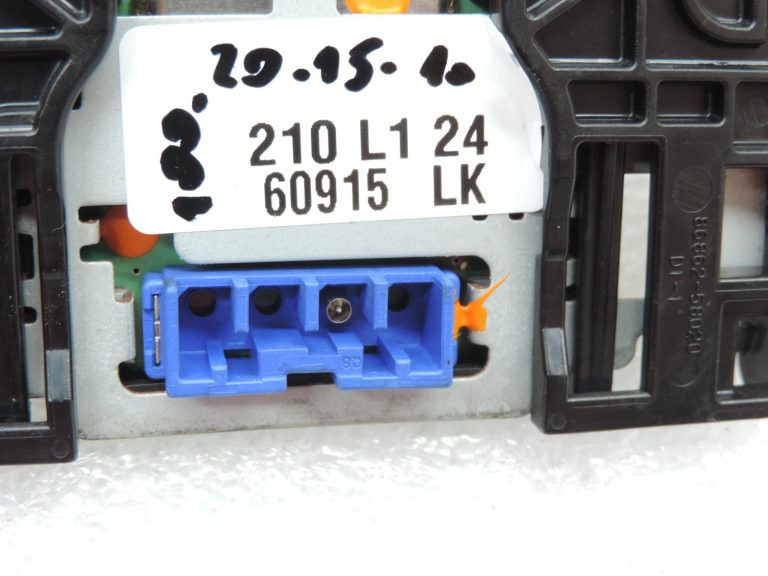 „Toyota Corolla E21“ GPS navigācijas antena 8686002080