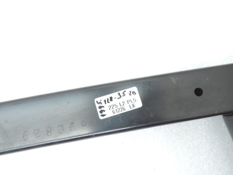 OE Toyota Corolla E21 priekšējā apakšējā bampera kronšteins 5213202070