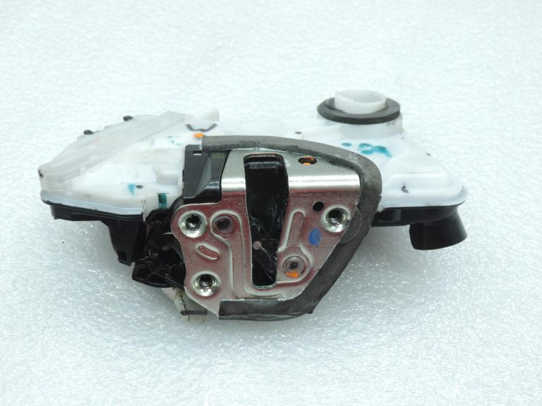 OE Toyota Corolla E21 priekšējās labās puses durvju slēdzene 6903002511