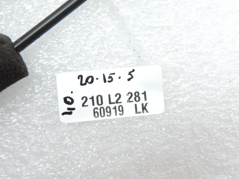 OE Toyota Corolla E21 priekšējās durvju slēdzenes trose 6975002390
