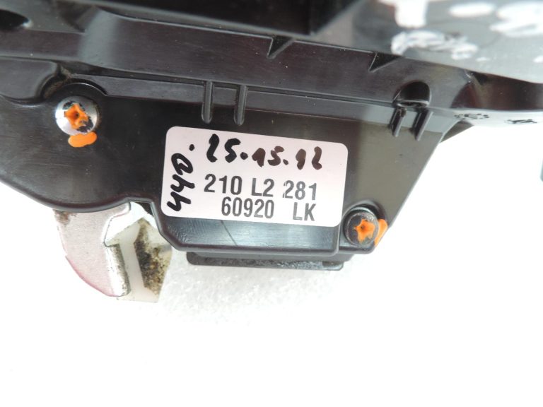 OE Toyota Corolla E21 priekšējā kreisā durvju slēdzene 6904002491