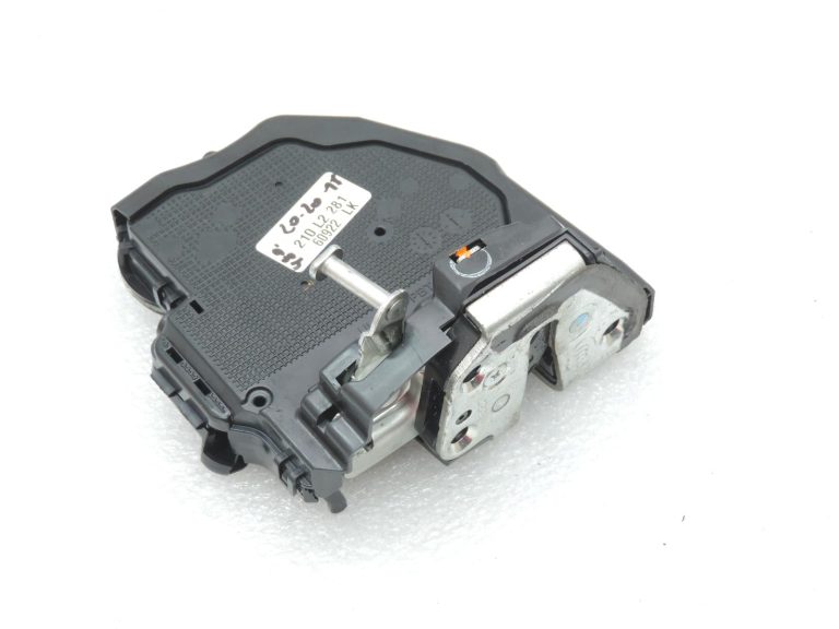 OE Toyota Corolla E21 aizmugurējā kreisā durvju slēdzene 6906002610