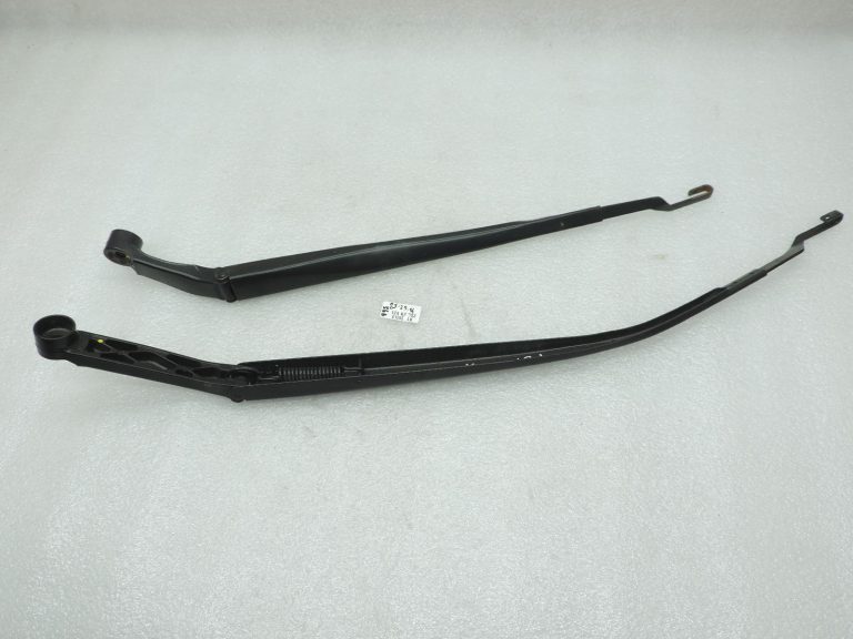 OE Toyota Corolla E21 priekšējie tīrītāju sviras komplekts 8521102430 8522102410
