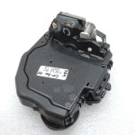 OE Toyota Corolla E21 aizmugurējā kreisā durvju slēdzene 6906002610